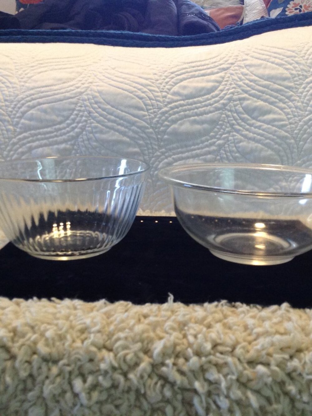 (2) Pyrex Mixing Bowls 1 Ribbed 1 Plain Iconic Quality Nostalgic Glass Cabincore - Picture 2 of 6